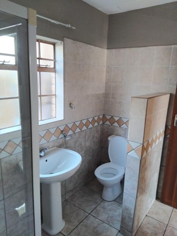 2 Bedroom Property for Sale in Kannoniers Park North West